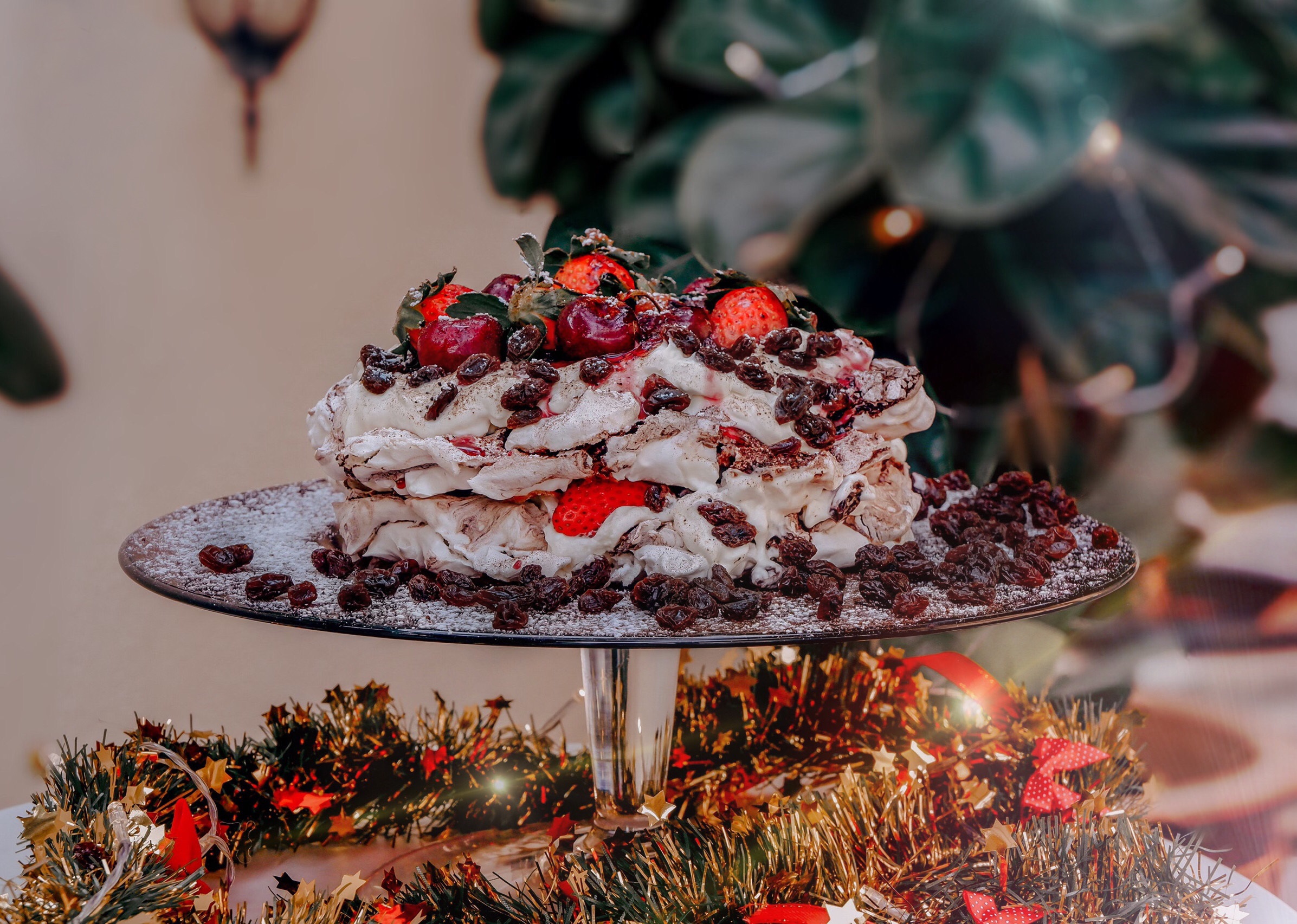 (Cover)Swirled Choco Berry Pavlova with California Raisins By Bowie Cheong