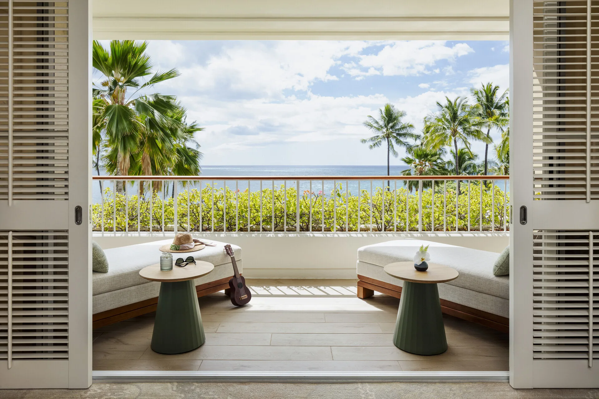 FOUR SEASONS RESORT OAHU  Club Lounge