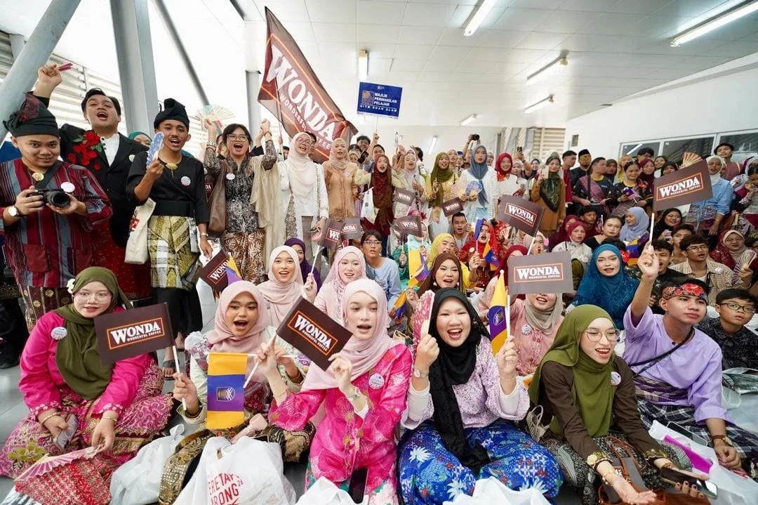 WONDA’s Geng Subang gathers in celebration before setting off from Subang Jaya LRT Station – Photographed by WONDA Coffee